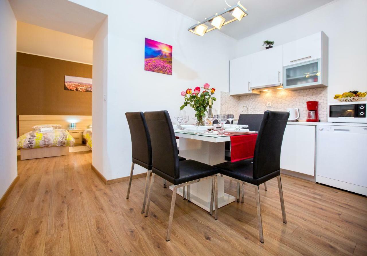 Lägenhet Apartments Dora *